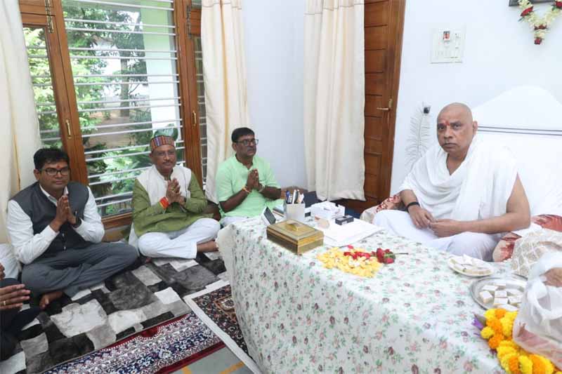 रायपुर : मुख्यमंत्री विष्णु देव साय गुरु पूर्णिमा के अवसर पर रायगढ़ जिले के ग्राम बनोरा स्थित अघोर गुरु पीठ में गुरु दर्शन के लिए पहुंचे