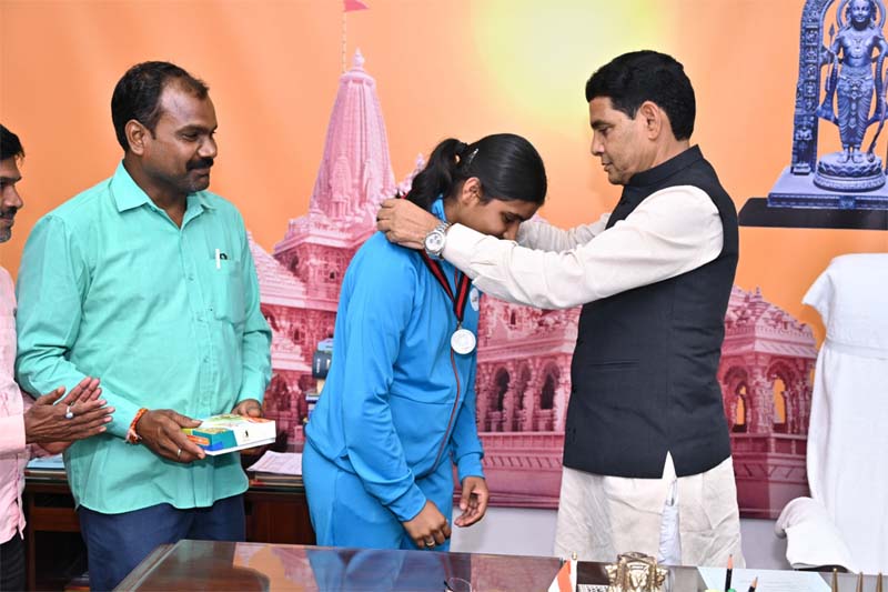 रायपुर : छत्तीसगढ़ की बेटियों ने राज्य और देश का मान बढ़ाया – खेल मंत्री टंकराम वर्मा