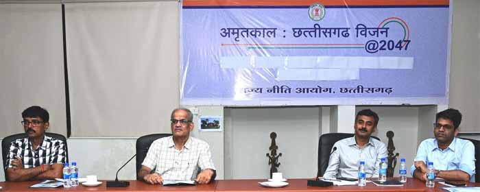 रायपुर : नवाचार, तकनीकीकरण, विकेन्द्रीकरण, जनभागीदारी और नगारिक सेवाओं में गुणवत्ता सुधार जैसे विषयों को दस्तावेज में शामिल कराने हुआ मंथन