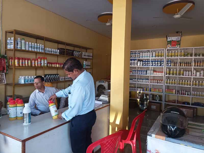 रायपुर : खाद दुकानों में मिली अनियमितता, 3 दुकानों को नोटिस जारी