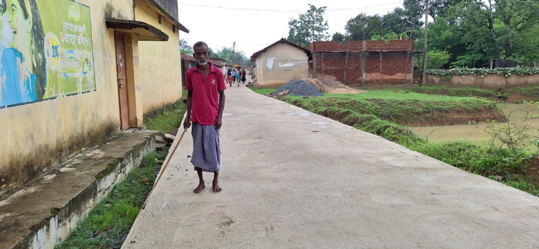 KORBA : दिन में हो या रात में, अब कीचड़ में नहीं चलना पड़ता, बरसाती लाल को बरसात में