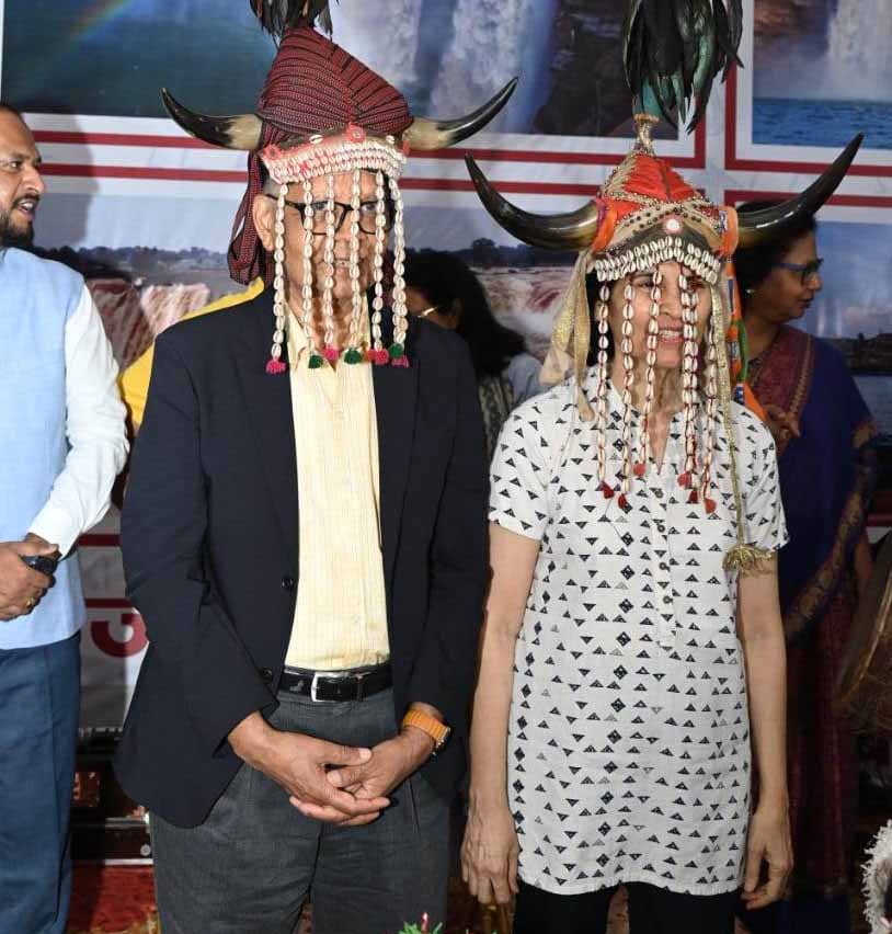 रायपुर : बस्तर की लोक संस्कृति की प्रस्तुति से मंत्रमुग्ध हुआ केन्द्रीय वित्त आयोग का दल