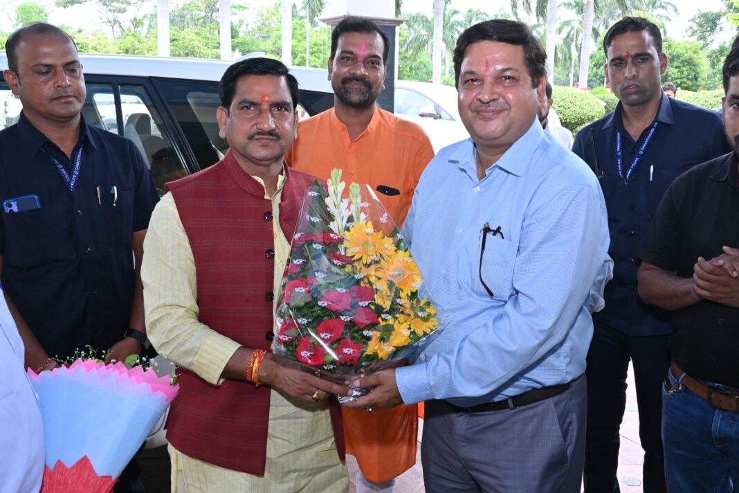 बिलासपुर : एनटीपीसी सीपत में माननीय तोखन साहू आवास एवं शहरी विकास केंद्रीय राज्यमंत्री, भारत सरकार व सांसद (बिलासपुर) का दौरा