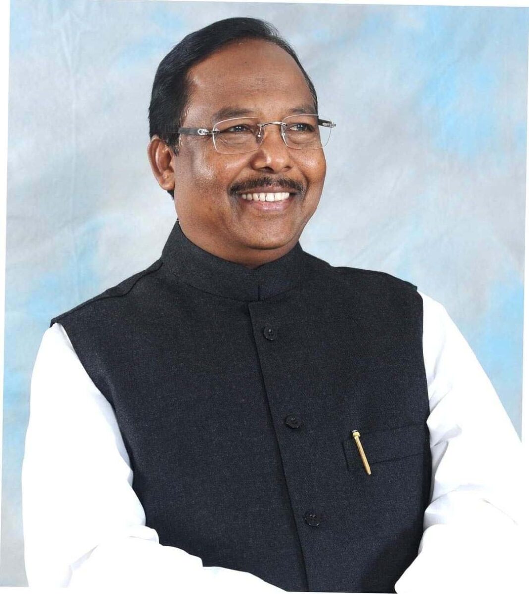 रायपुर : आदिम जाति कल्याण मंत्री राम विचार नेताम की पहल पर पीएम जनमन योजना के तहत कैंम्प लगाकर पीवीटीजी परिवारों को शासन की योजनाओं से किया जा रहा लाभान्वित