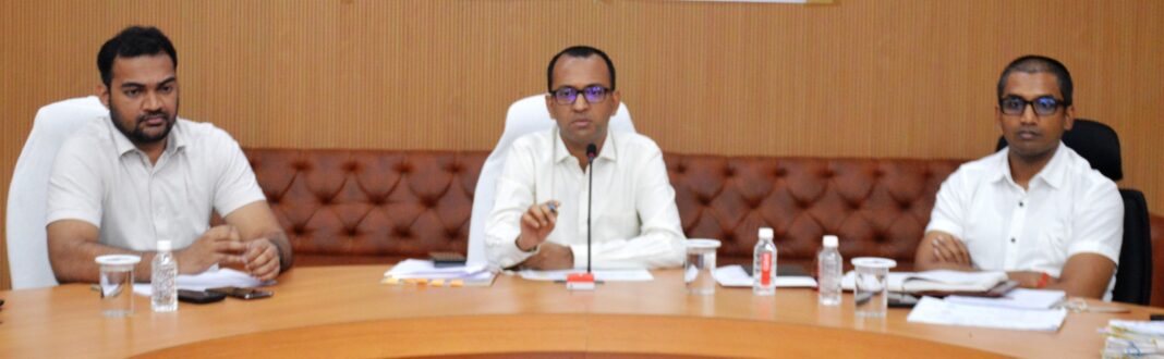 KORBA : नक्शा बटांकन, किसान किताब वितरण सहित अन्य राजस्व प्रकरणों के निराकरण में लाएं तेजी – कलेक्टर
