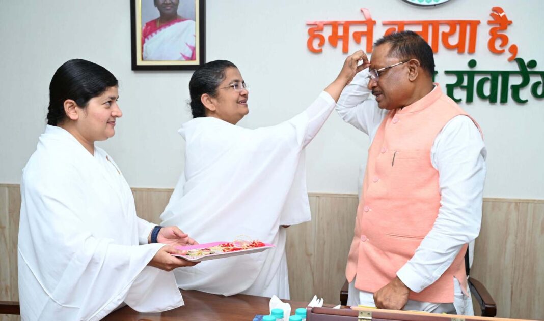 रायपुर : मुख्यमंत्री विष्णु देव साय को रक्षाबंधन के पावन पर्व पर ब्रह्मकुमारी बहनों ने बांधी राखी