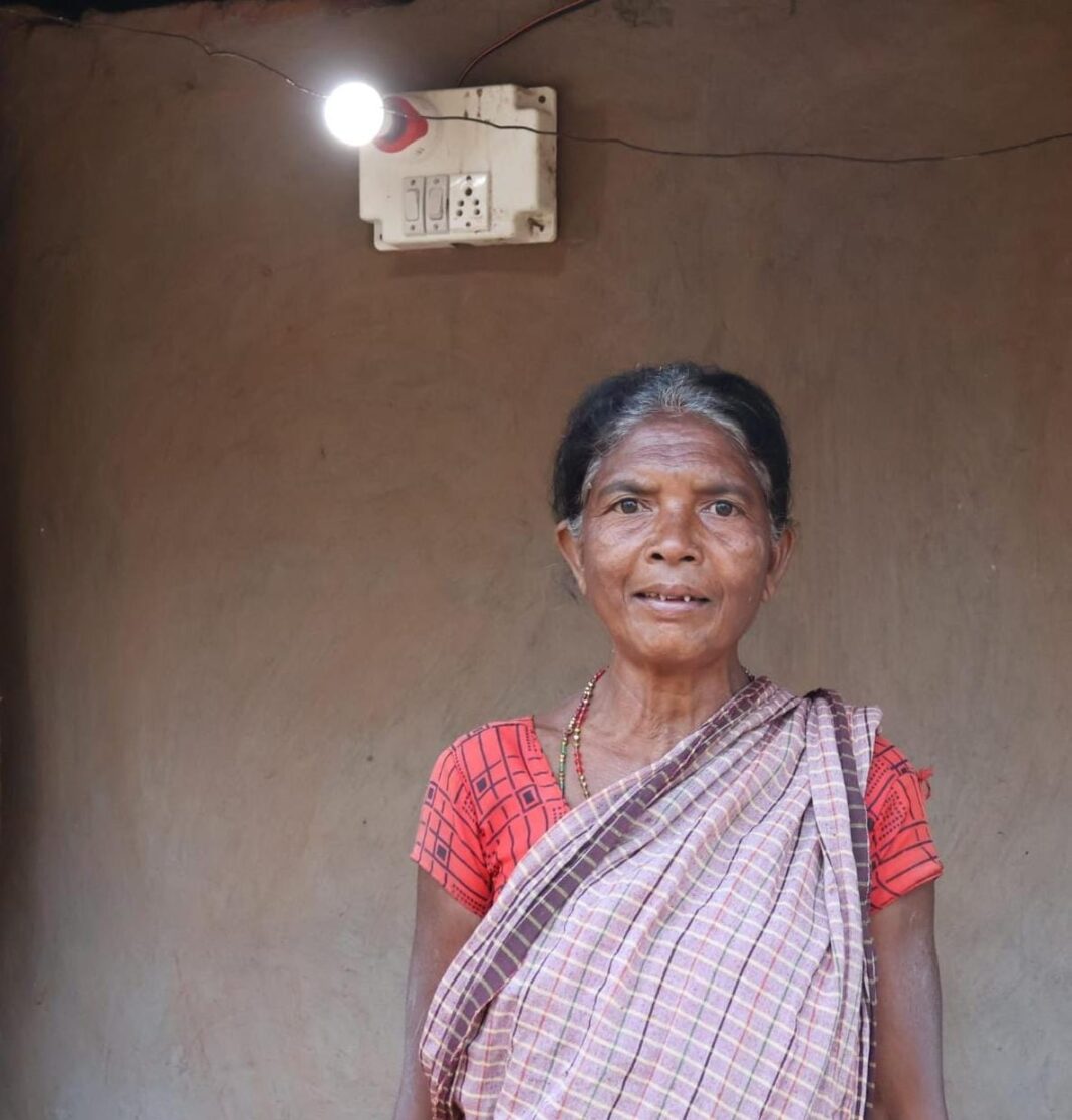 रायपुर : बीजापुर के सुदूर वनांचल में सुशासन का सूर्योदय: तिमेनार में पहली बार पहुंची बिजली