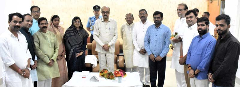 रायपुर : राज्यपाल रमेन डेका ने सर्किट हाउस बालोद में जनप्रतिनिधियों एवं विभिन्न संगठनों के प्रतिनिधियों से की मुलाकात