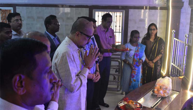 रायपुर : राज्यपाल रमेन डेका ने माँ गंगा मैय्या की पूजा-अर्चना कर राज्य की सुख, समृद्धि की कामना की