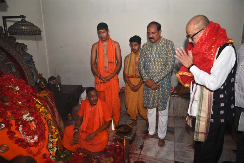 रायपुर : राज्यपाल रमेन ने समलेश्वरी माता की पूजा अर्चना की