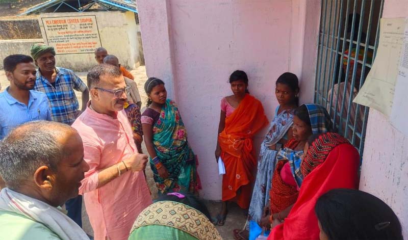 रायपुर : सुशासन तिहार 2025 : कलेक्टर ने मैनपाट विकासखंड का किया दौरा
