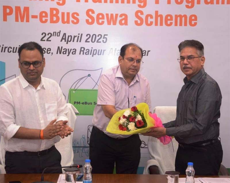 रायपुर : सड़कों पर 240 ई-बस उतारने तैयारियां तेज, तकनीकी तैयारियों और क्षमता विकास के लिए प्रशिक्षण संपन्न