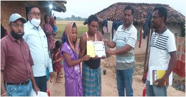 रायपुर : दिव्यांग दम्पत्ति के लिए मनरेगा का सहारा, आर्थिक तंगी से मिली राहत