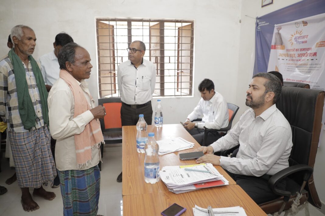 KORBA : शहर से लेकर गांव तक सुशासन तिहार में शामिल हुए प्रभारी सचिव डॉ रोहित यादव, आमजनों से की वन टू वन चर्चा