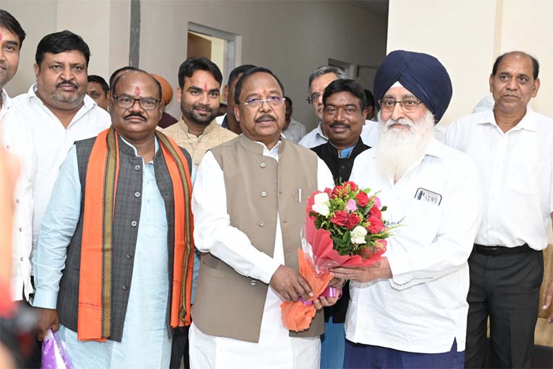 रायपुर : छत्तीसगढ़ राज्य अंत्यावसायी सहकारी वित्त एवं विकास निगम के नवनियुक्त अध्यक्ष सुरेन्द्र कुमार बेसरा ने कार्य भार ग्रहण किया