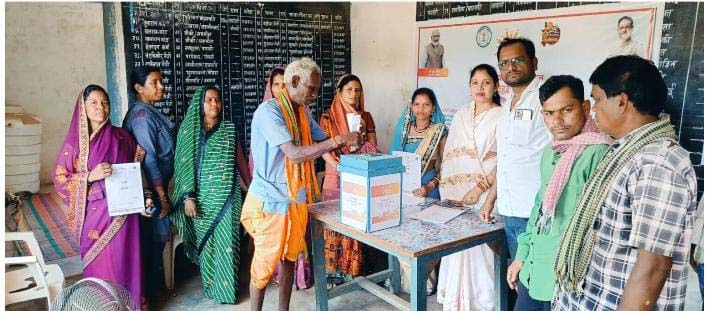 रायपुर : प्रदेश-व्यापी सुशासन तिहार के दूसरे दिन भी लोगों का दिखा उत्साह