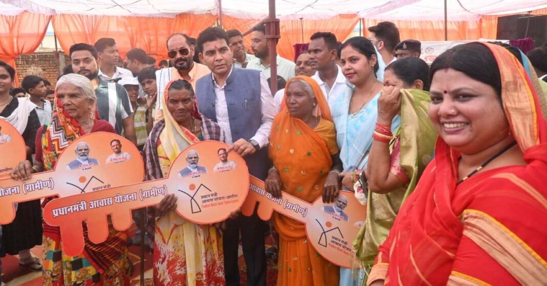 रायपुर : लोगों की समस्या सुनने व निराकरण करने का माध्यम है समाधान शिविर – राजस्व मंत्री वर्मा