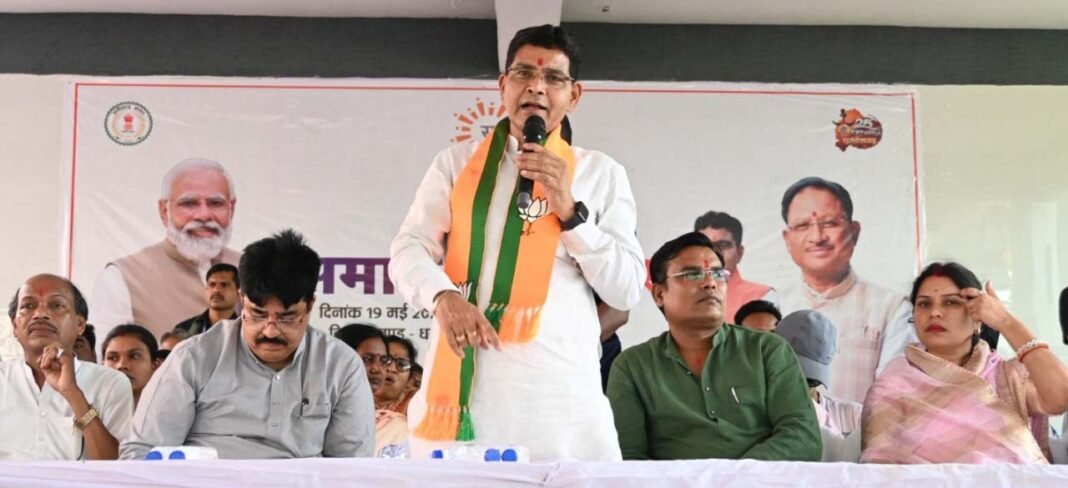 रायपुर : रूद्री समाधान शिविर : प्रभारी मंत्री टंकराम वर्मा हुए शामिल