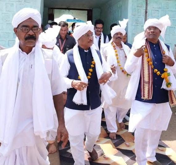 रायपुर : मुख्यमंत्री विष्णुदेव साय ने मध्यप्रदेश के मंडला जिले में चौगान मढ़िया में पूजा-अर्चना की