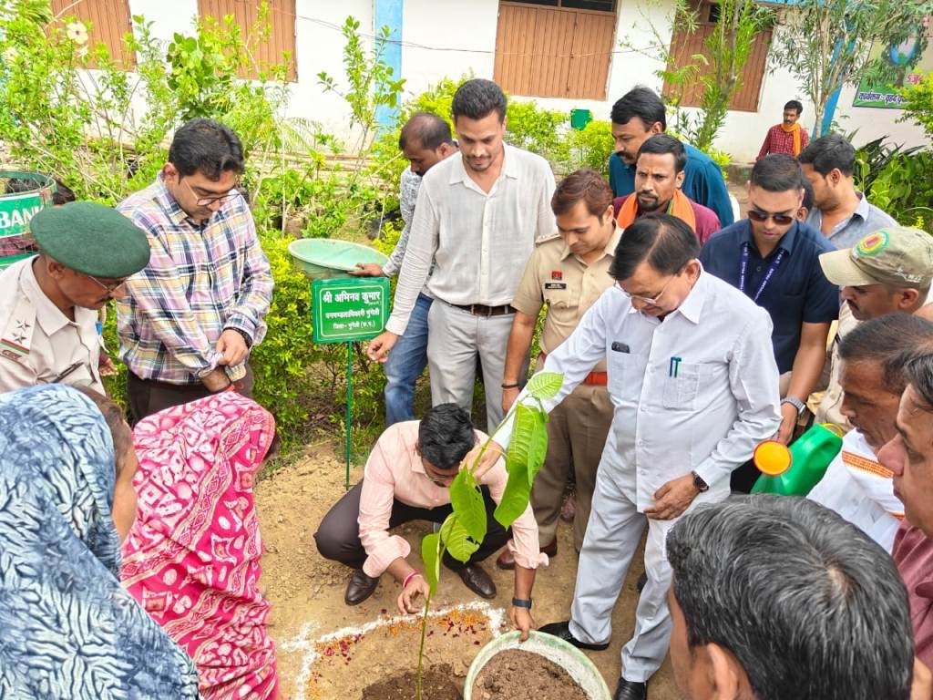 रायपुर : विश्व पर्यावरण दिवस पर ग्राम कोतरी में वृहद वृक्षारोपण अभियान का आयोजन