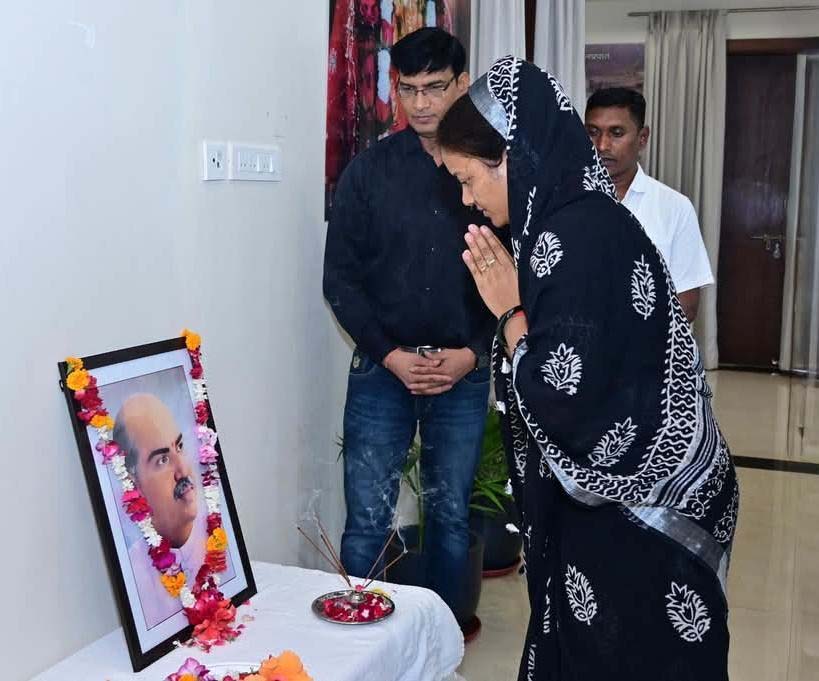 रायपुर : डॉ. श्यामा प्रसाद मुखर्जी की पुण्यतिथि पर महिला एवं बाल विकास मंत्री लक्ष्मी राजवाड़े ने अर्पित की श्रद्धांजलि