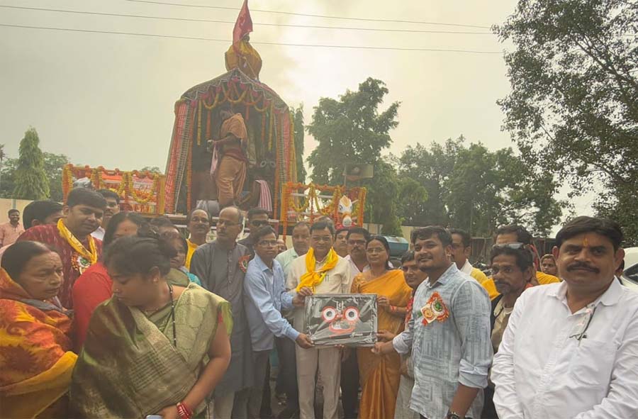 रायपुर : उद्योग मंत्री लखन लाल देवांगन दादर खुर्द, बालको नगर और खरमोरा के रथ यात्रा में हुए सम्मिलित