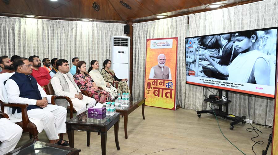 रायपुर : प्रधानमंत्री नरेंद्र मोदी के ‘मन की बात’ में बिल्हा की मातृशक्ति का उल्लेख – छत्तीसगढ़ की मातृशक्ति की स्वच्छता पहल को राष्ट्रीय मंच पर मिली पहचान