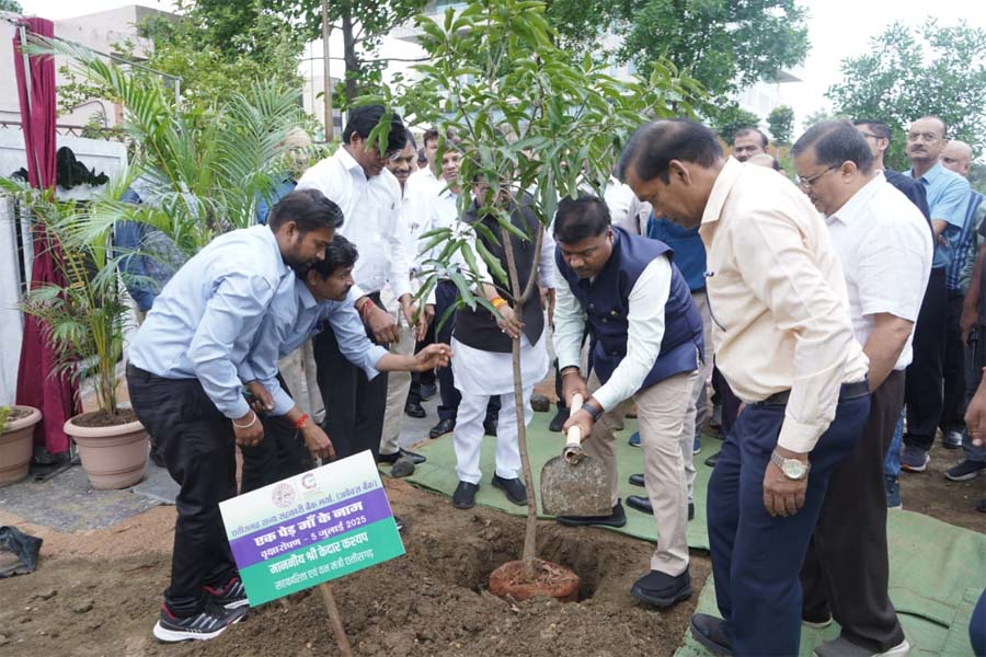 रायपुर : एक पेड़ माँ के नाम अभियान पर्यावरण संरक्षण का प्रतीक – मंत्री केदार कश्यप