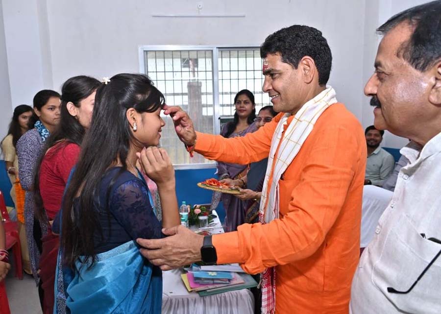 रायपुर : संघर्ष ही सफलता का मार्ग है, ‘‘दृढ़ संकल्प के साथ करें अध्ययन’’ – मंत्री वर्मा