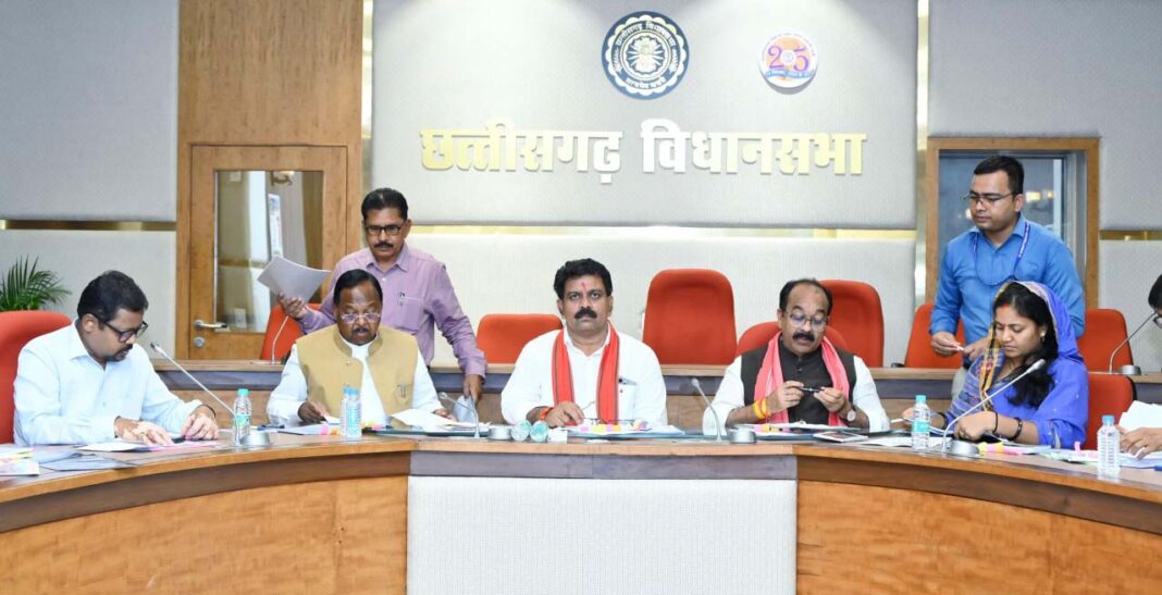 रायपुर : उपमुख्यमंत्री विजय शर्मा की अध्यक्षता में विशुद्ध रूप से राजनीतिक आंदोलनों से सम्बंधित दर्ज प्रकरणों पर मंत्रिपरिषद की उपसमिति की बैठक सम्पन्न