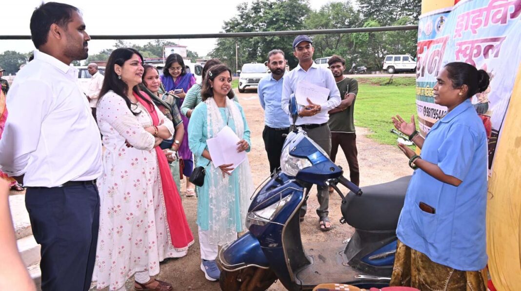 रायपुर : ‘स्कूटी दीदी’ बनीं आत्मनिर्भर भारत की प्रतीक – मुख्यमंत्री विष्णु देव साय ने सराहा एनु का जज़्बा