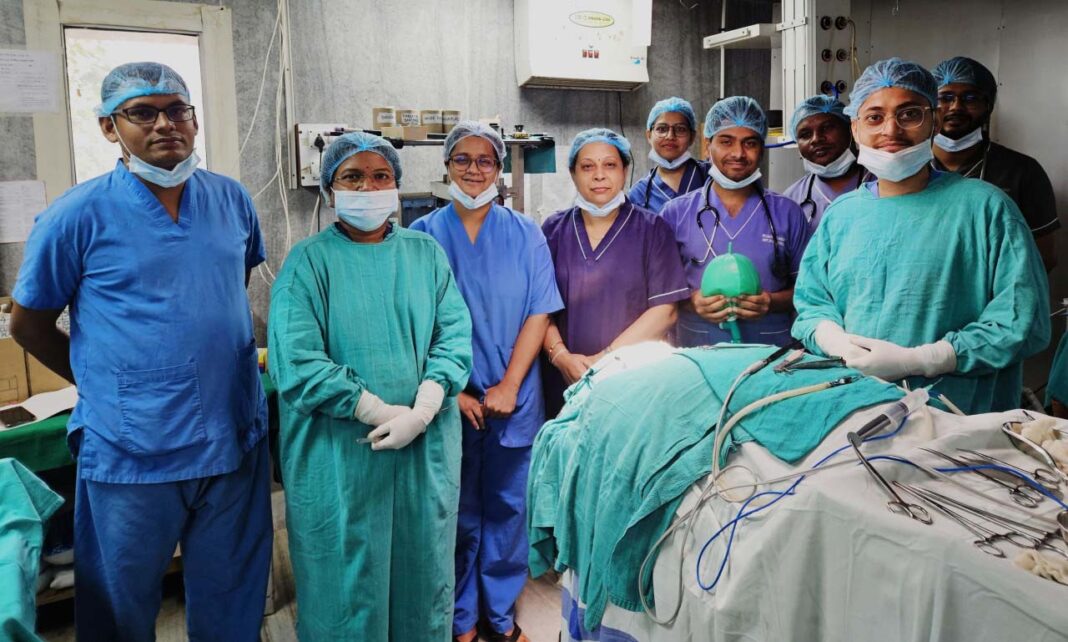 रायपुर : 7 सेंटीमीटर तक चेहरे में घुसा औजार, घायल बालक को जान के जोखिम से बाहर लाया, ईएनटी विभाग के डॉक्टरों ने रचा कीर्तिमान