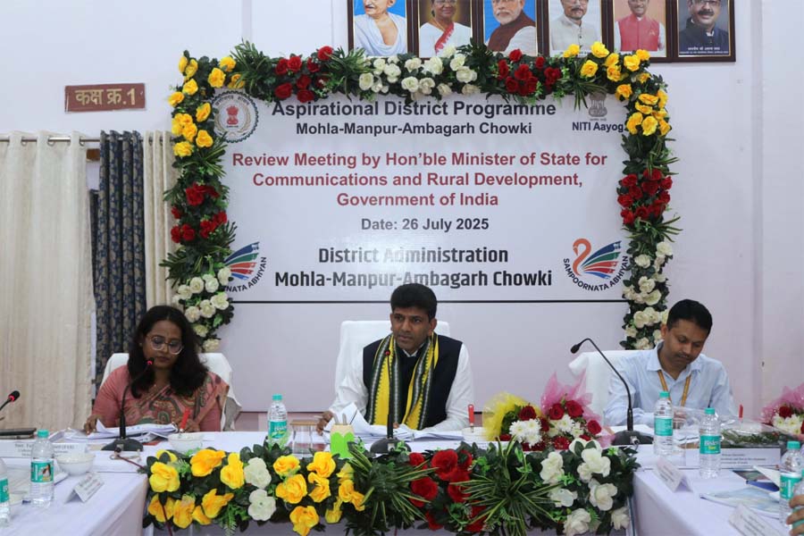 रायपुर : केंद्रीय राज्य मंत्री डॉ. चंद्रशेखर ने मोहला-मानपुर – अंबागढ़ का किया दौरा