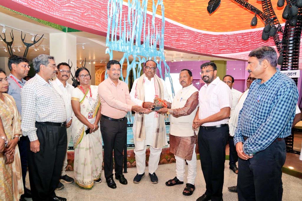 रायपुर : जनजातीय संग्रहालय भावी युवा पीढ़ी में गौरवशाली आदिवासी संस्कृति के प्रति आत्म गौरव का भाव करेगा जागृत – केन्द्रीय मंत्री दुर्गादास उईके