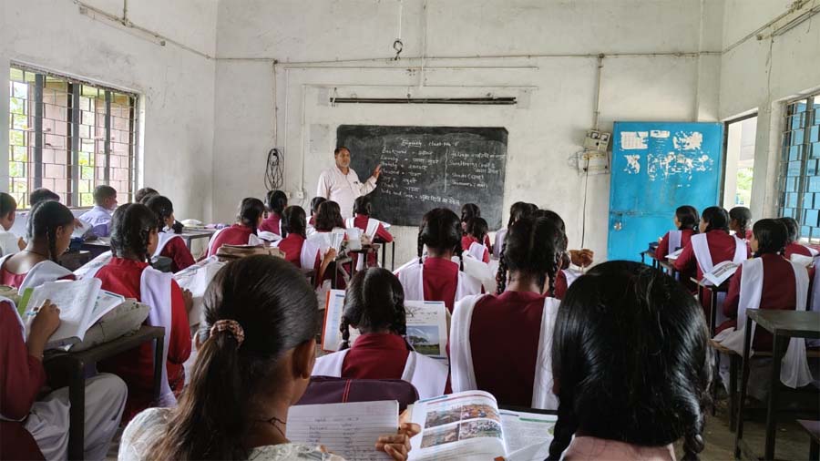 रायपुर : युक्तियुक्तकरण से शिक्षा व्यवस्था को मजबूती – नगरदा स्कूल को मिला जीवविज्ञान शिक्षक