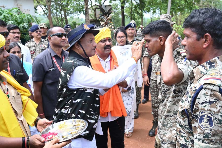 रायपुर : विशेष लेख : बस्तर में फैल रहा है अब विकास का उजियारा