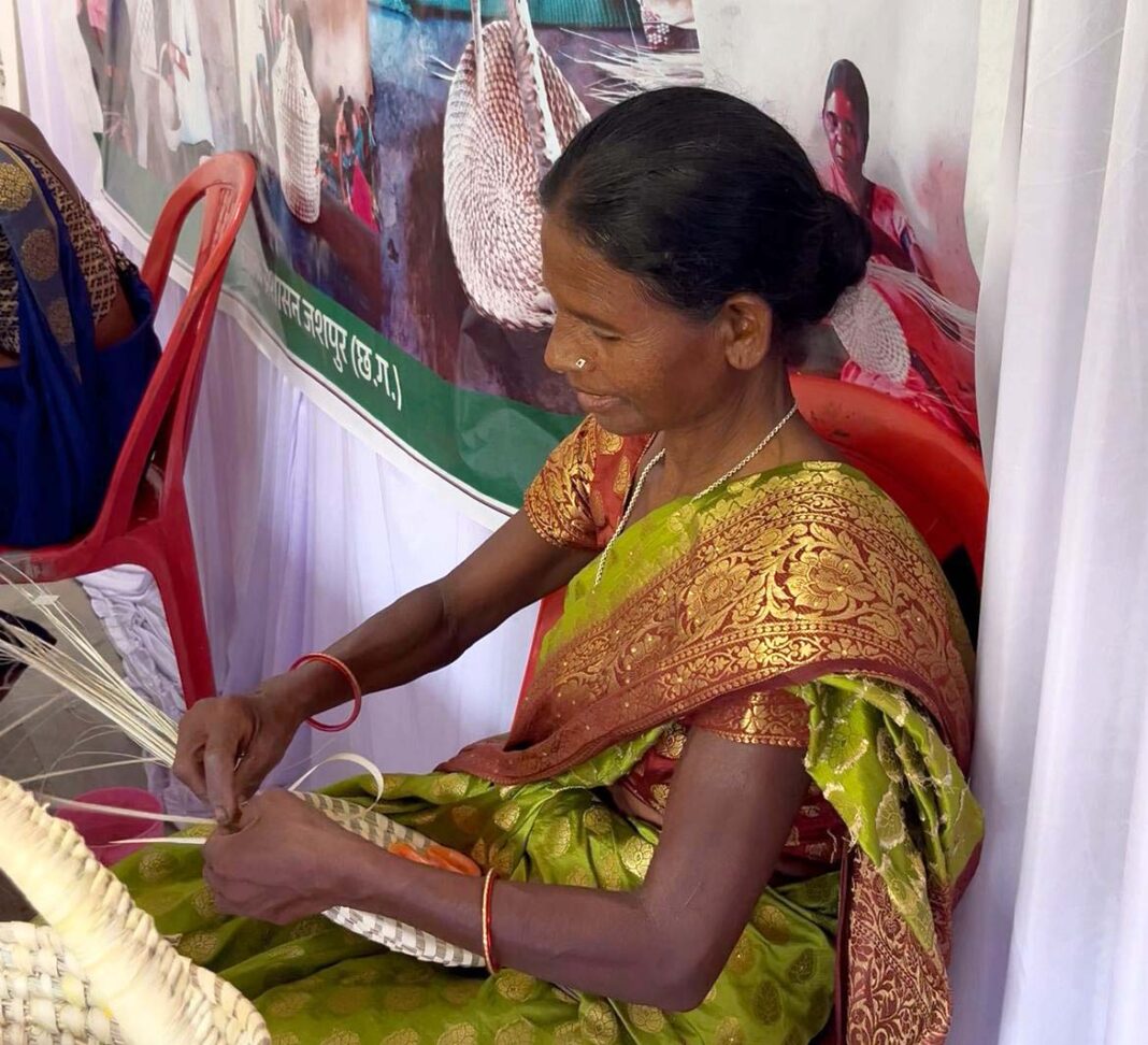 रायपुर : राष्ट्रीय ग्रामीण आजीविका मिशन बिहान से जुड़कर महिलाओं ने स्वरोजगार की राह अपनाई