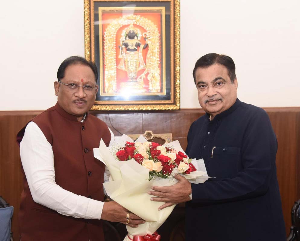रायपुर : केंद्रीय मंत्री नितिन गडकरी से मिले मुख्यमंत्री विष्णुदेव साय
