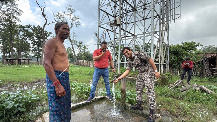 रायपुर : अचानकमार टाइगर रिजर्व के घने जंगलों में बसे बम्हनी गांव की वर्षों पुरानी पेयजल समस्या दूर हुई