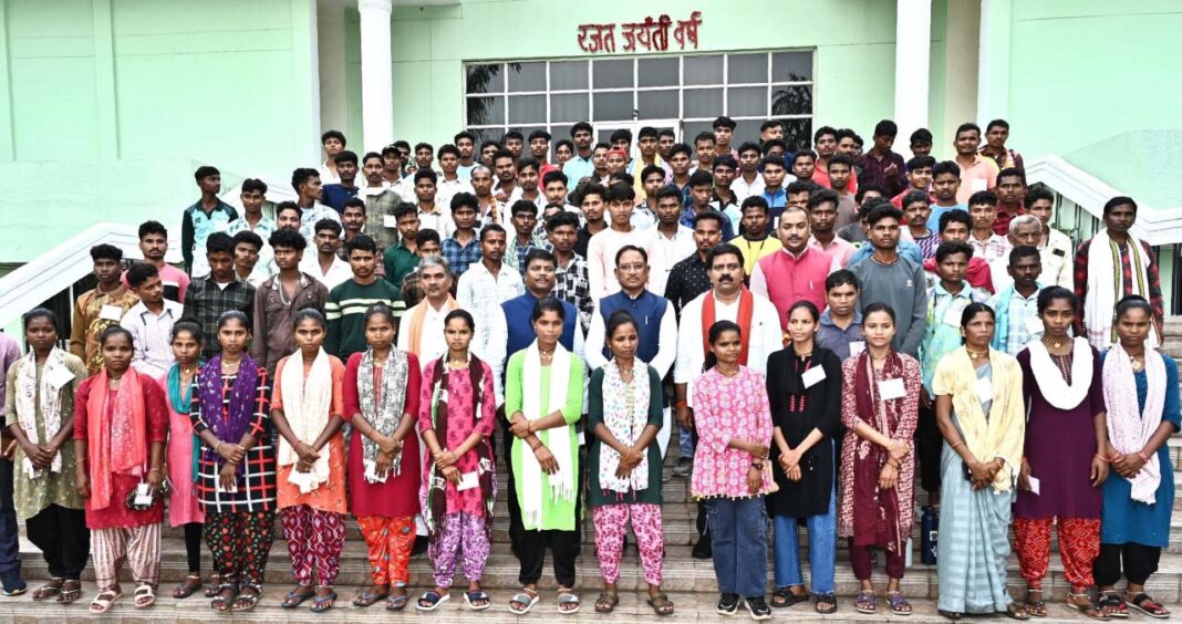 रायपुर : बस्तर के बच्चों का स्वर्णिम भविष्य सुनिश्चित करने के लिए सरकार प्रतिबद्ध – मुख्यमंत्री  विष्णुदेव साय