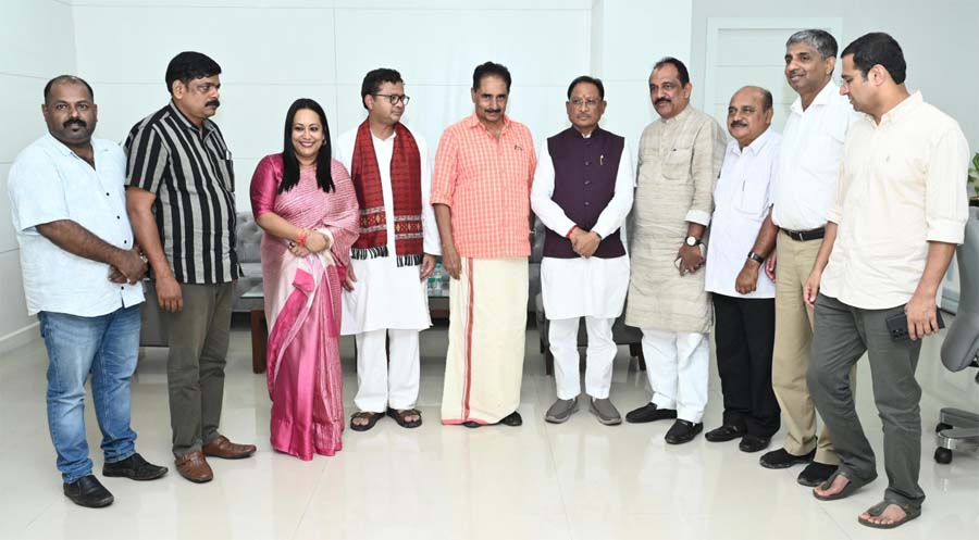 रायपुर : मुख्यमंत्री साय से केरल एवं ओडिशा के सांसदों के प्रतिनिधिमंडल ने की सौजन्य मुलाकात