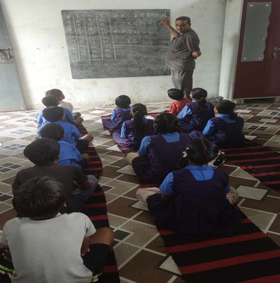 रायपुर : युक्तियुक्तकरण से रायपुर के सुदुरवर्ती स्कूलों में शिक्षक पदस्थापना से खिल उठे विद्यार्थी एवं ग्रामीणों के चेहरे