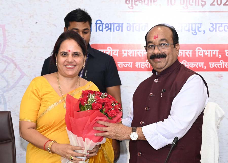 रायपुर : महापौरो और आयुक्तों के इंदौर शहर के अध्ययन भ्रमण का छत्तीसगढ़ को मिलेगा लाभ, उप मुख्यमंत्री अरुण साव के साथ सभी महापौरो ने साझा किये अपने अनुभव
