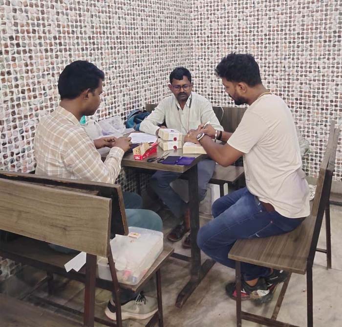 रायपुर : नकली खोवा एवं मिठाइयों जांच के लिए दुकानों पर औचक दबिश