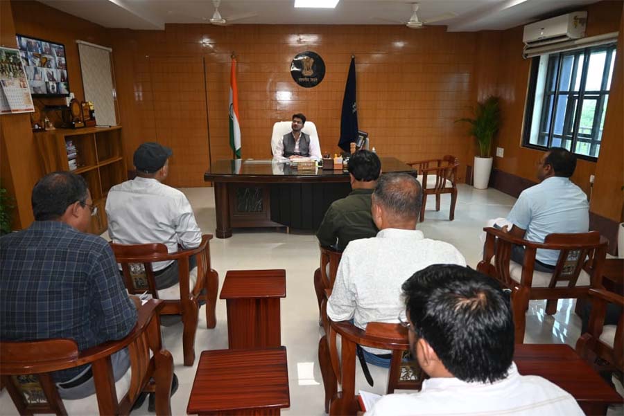 रायपुर : सघन जांच अभियान चलाकर उर्वरक की कालाबाजारी पर करें कार्यवाही – कलेक्टर