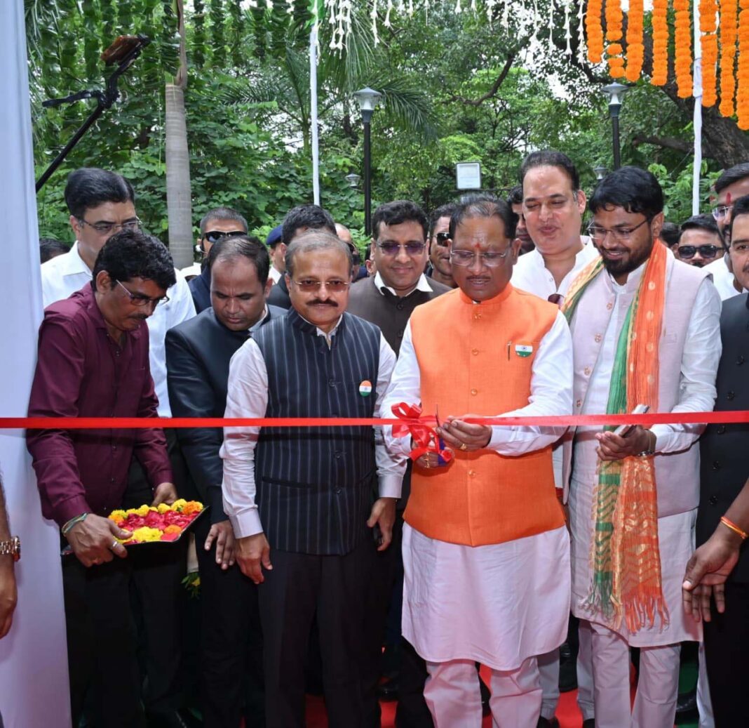 रायपुर : मुख्यमंत्री साय ने स्वतंत्रता दिवस पर टाउन हॉल में छायाचित्र प्रदर्शनी का किया शुभारंभ