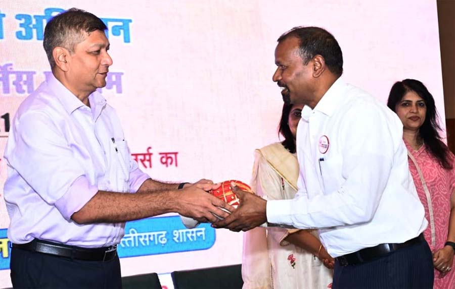 रायपुर : आदि कर्मयोगी अभियान : जनजातीय बहुल गांवों मेंबुनियादी सुविधाएं होंगी संतृप्त