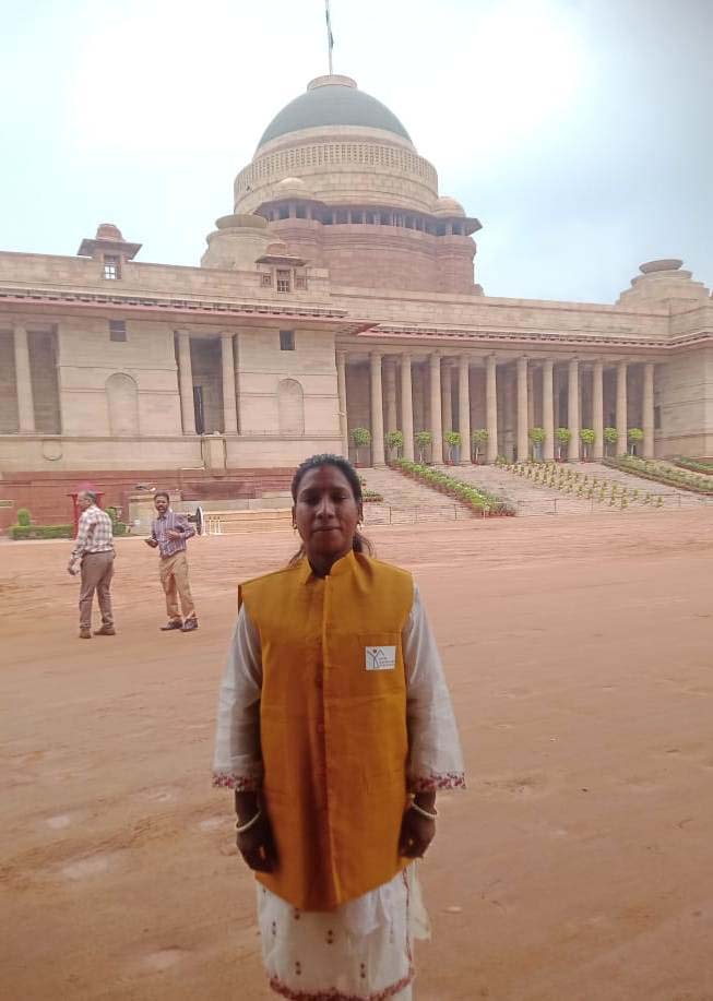 रायपुर : राष्ट्रपति भवन में आयोजित एट होम रिसेप्शन में शामिल हुई बगीचा की सुमन तिर्की