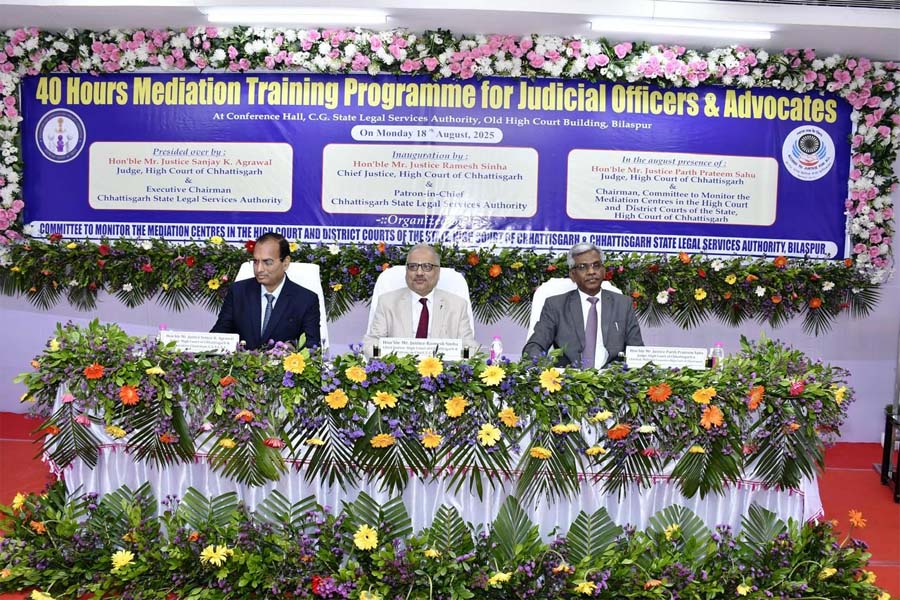 रायपुर : मुख्य न्यायाधिपति न्यायमूर्ति रमेश सिन्हा ने किया 40 घंटे के मध्यस्थता प्रशिक्षण कार्यक्रम का उद्घाटन