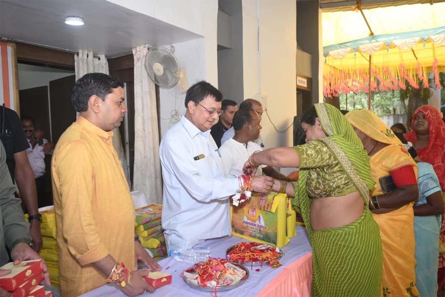 रायपुर : कोरबा में मंत्री लखन लाल देवांगन को 10 हज़ार से अधिक बहनों ने बाँधी स्नेह की डोर